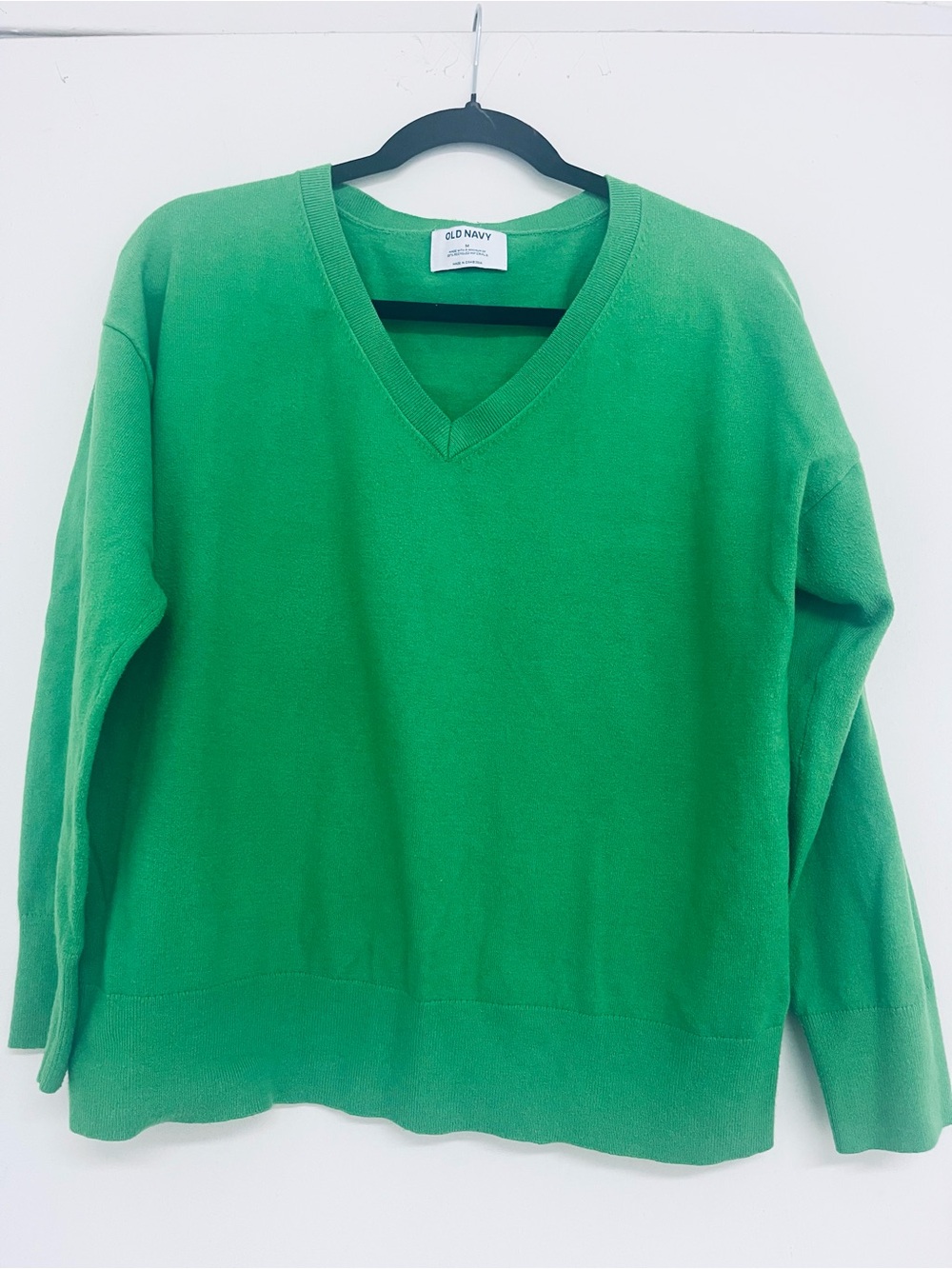 Old Navy Women’s V-Neck Sweater in Kelly Green